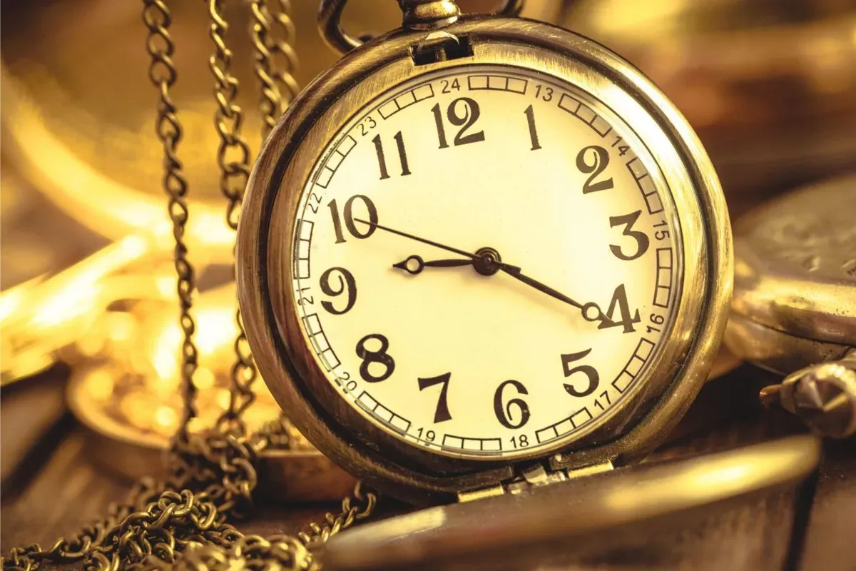 Aging-Time-Clock-Concept-1536x1024