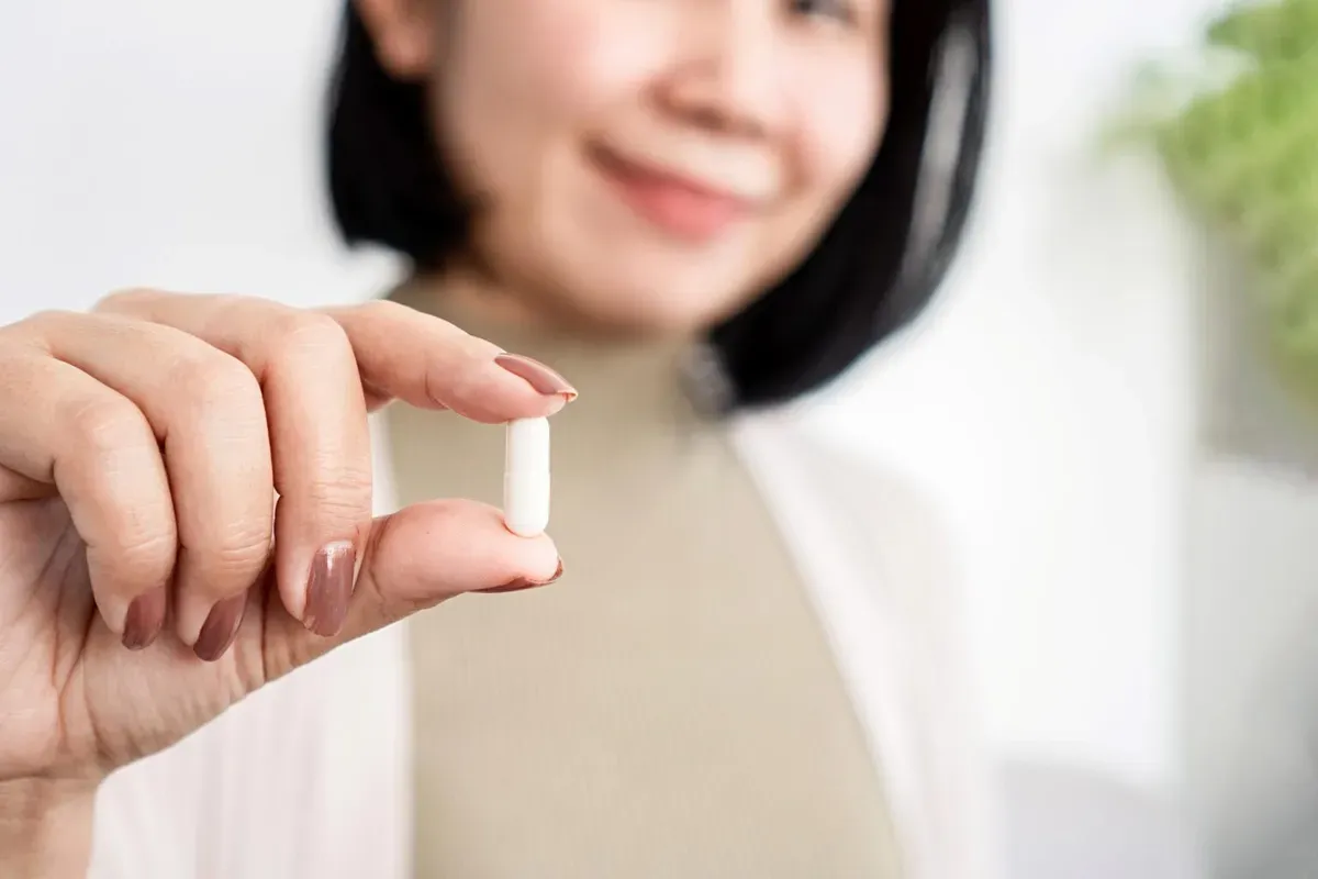 Holding-Supplement-Capsule-1536x1024