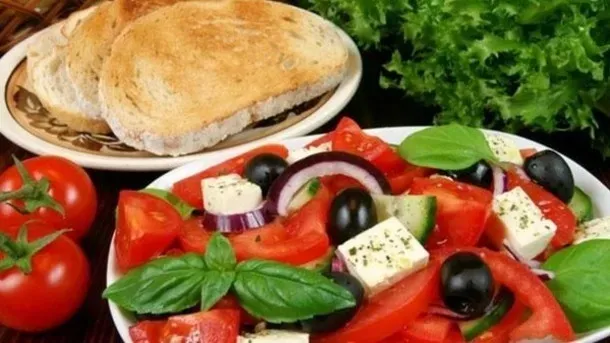 High Mediterranean Diet Adherence Tied to Fewer Anxiety